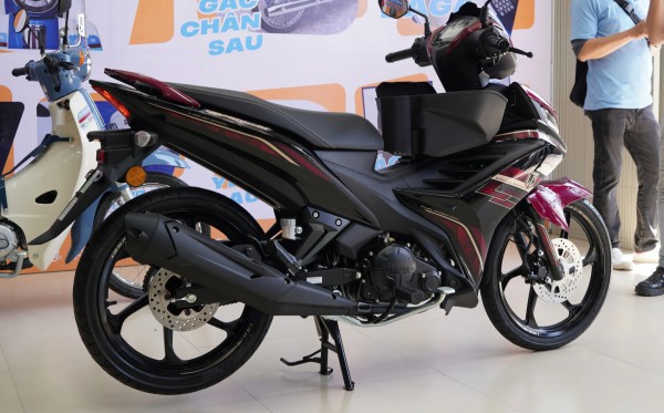 Yamaha 135LC Fi bản đặc biệt đầu tiên về Việt Nam, không dành cho số đông Yamaha 135LC Fi bản đặc biệt đầu tiên về Việt Nam, không dành cho số đông