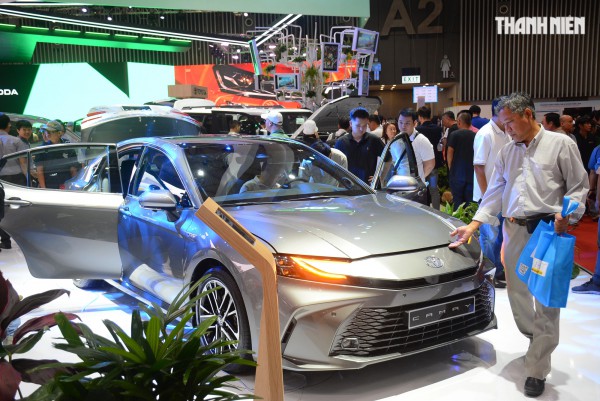 Đầu năm 2025 người Việt giảm mua sắm ô tô mới, xe điện chiếm hơn 30% Đầu năm 2025 người Việt giảm mua sắm ô tô mới, xe điện chiếm hơn 30%