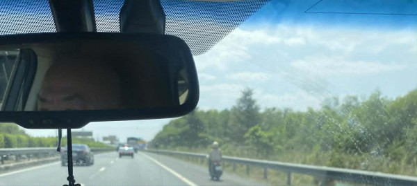 Đi vào đường không dành cho xe máy, có thể bị phạt 14 triệu đồng Đi vào đường không dành cho xe máy, có thể bị phạt 14 triệu đồng