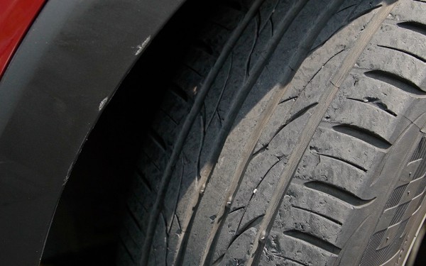 Đường rãnh ngoằn ngoèo trên lốp xe có công dụng gì? Đường rãnh ngoằn ngoèo trên lốp xe có công dụng gì?