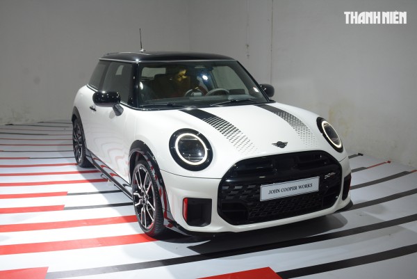 Ô tô cỡ nhỏ đậm chất chơi MINI John Cooper Works 2025 có gì mới?
