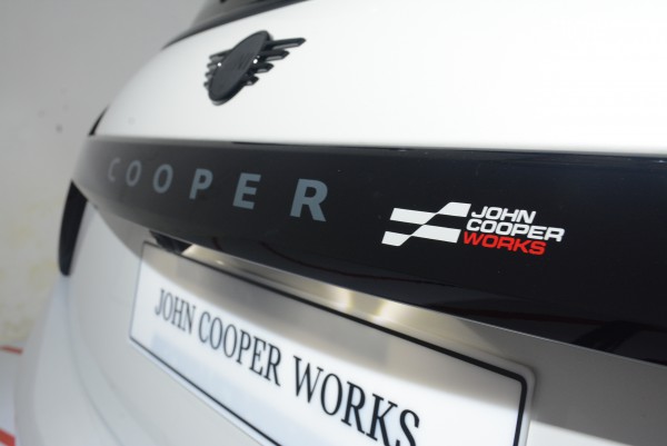 Ô tô cỡ nhỏ đậm chất chơi MINI John Cooper Works 2025 có gì mới?