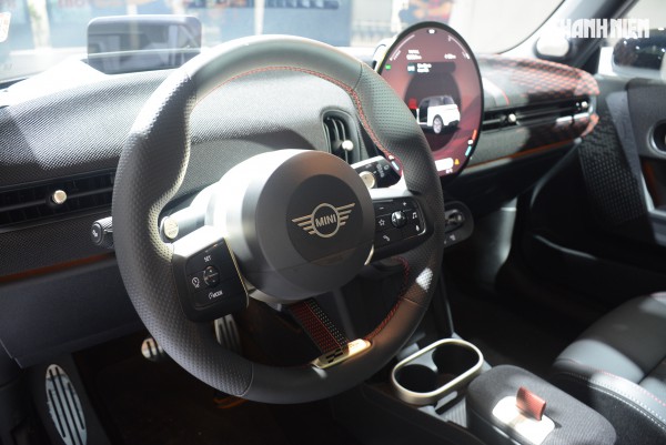 Ô tô cỡ nhỏ đậm chất chơi MINI John Cooper Works 2025 có gì mới?