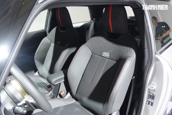 Ô tô cỡ nhỏ đậm chất chơi MINI John Cooper Works 2025 có gì mới?