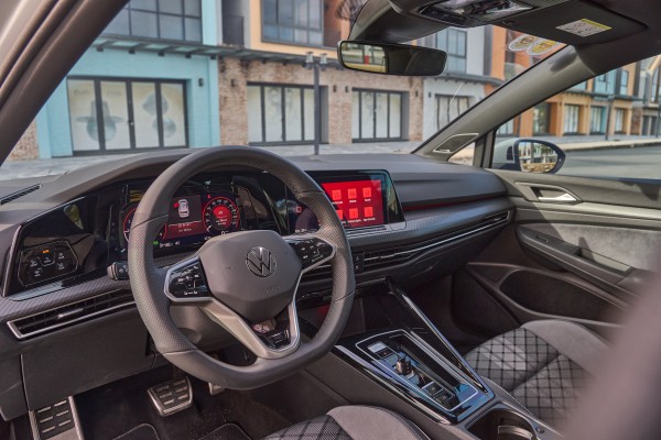 Ô tô ‘dầm mưa dãi nắng’ đối mặt hư hỏng nào? Ô tô ‘dầm mưa dãi nắng’ đối mặt hư hỏng nào?