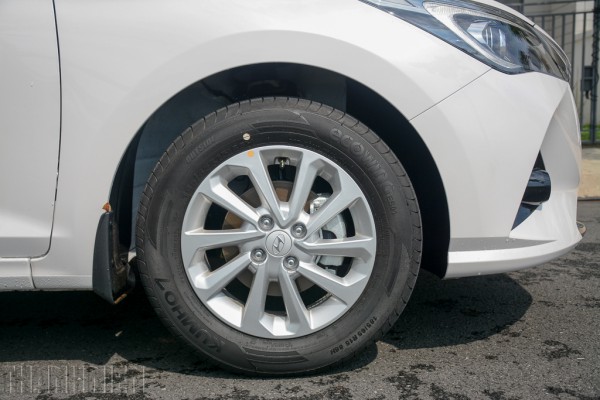 Ô tô dẫn động cầu trước đảo lốp thế nào? Ô tô dẫn động cầu trước đảo lốp thế nào?