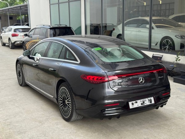 Ô tô điện Mercedes rớt giá 2,45 tỉ đồng sau khi lăn bánh 1.500 km