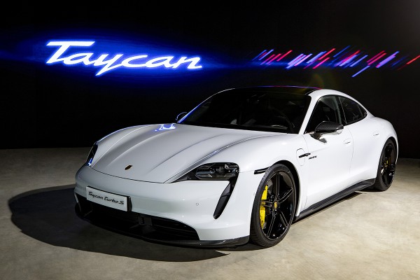 Ô tô điện Porsche Taycan tại Việt Nam dính lỗi phanh, triệu hồi 95 xe