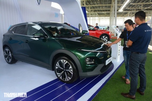 Ô tô điện bùng nổ tại Việt Nam, VinFast sắm vai 'người dẫn dắt' Ô tô điện bùng nổ tại Việt Nam, VinFast sắm vai 'người dẫn dắt'