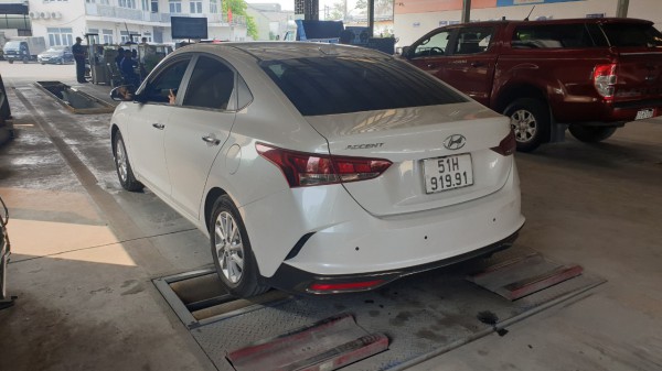 Ô tô hỏng đèn soi biển số có 'đậu' đăng kiểm? Ô tô hỏng đèn soi biển số có 'đậu' đăng kiểm?