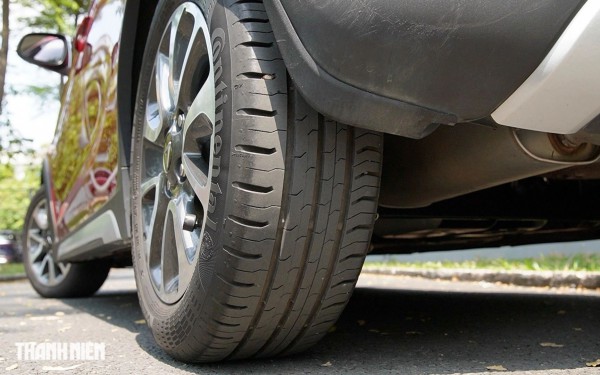 Ô tô hỏng một lốp, có phải thay cả cặp? Ô tô hỏng một lốp, có phải thay cả cặp?