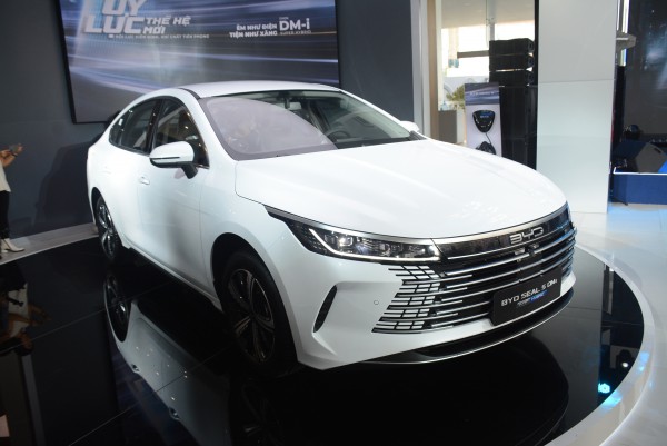 Ô tô hybrid tại Việt Nam 'đua' giảm giá, nhiều mẫu mới ưu đãi hàng chục triệu đồng