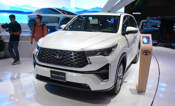 Ô tô hybrid tại Việt Nam 'đua' giảm giá, nhiều mẫu mới ưu đãi hàng chục triệu đồng