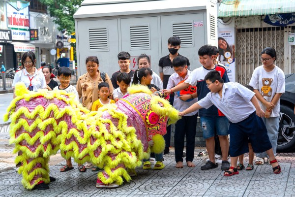 115 triệu đồng tiếp sức trẻ em mồ côi thuộc dự án Cùng làm cha mẹ nhân dịp tết Trung thu