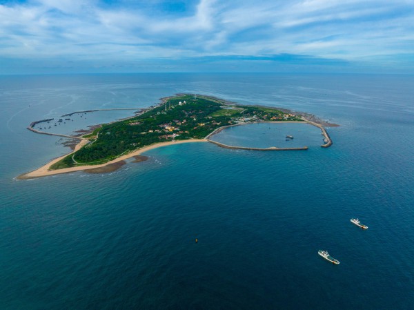 13 đặc khu của Việt Nam: Đặc khu Bạch Long Vĩ nằm giữa vịnh Bắc Bộ 13 đặc khu của Việt Nam: Đặc khu Bạch Long Vĩ nằm giữa vịnh Bắc Bộ