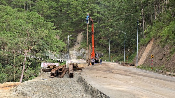 13 giờ ngày 25.11 thông đèo Prenn sau 8 ngày tạm dừng vì sạt lở