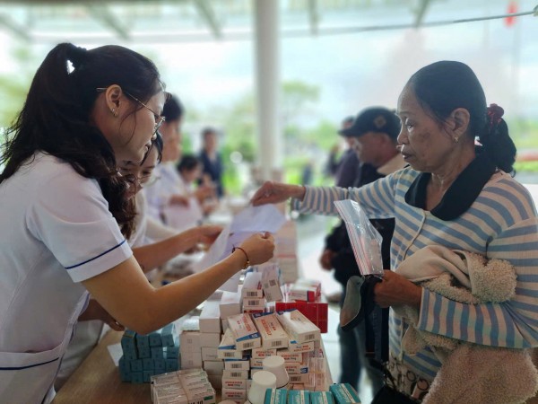 1.300 suất quà tết đến với người nghèo Đà Nẵng