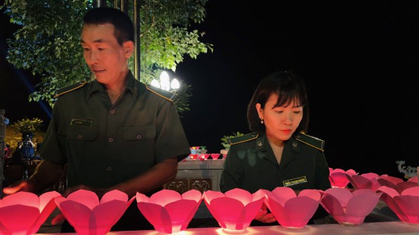 288 ngọn nến thắp giữa Trường Sơn, tưởng niệm những người 'chưa kịp trở về' 288 ngọn nến thắp giữa Trường Sơn, tưởng niệm những người 'chưa kịp trở về'