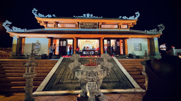 288 ngọn nến thắp giữa Trường Sơn, tưởng niệm những người 'chưa kịp trở về' 288 ngọn nến thắp giữa Trường Sơn, tưởng niệm những người 'chưa kịp trở về'