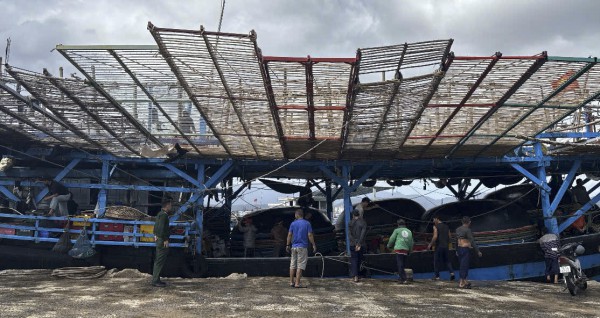 36 ngư dân Quảng Ngãi được cứu vào bờ an toàn