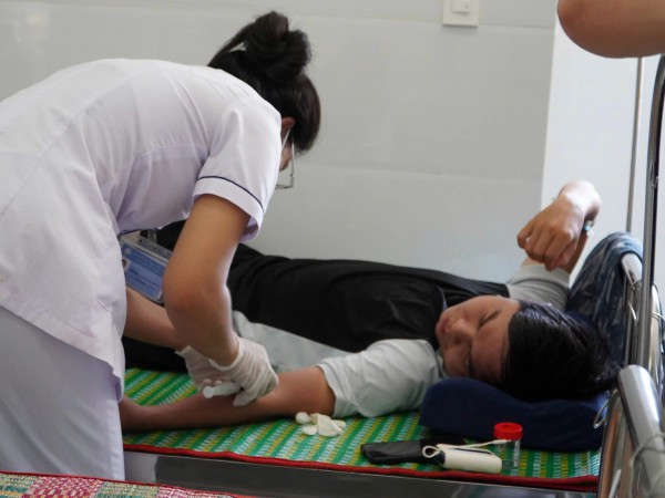 39 người nhập viện nghi ngộ độc thực phẩm sau khi ăn bánh mì ở Quy Nhơn 39 người nhập viện nghi ngộ độc thực phẩm sau khi ăn bánh mì ở Quy Nhơn