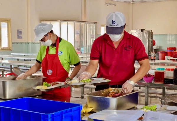 40.000 đồng/suất cơm không đủ no: Công nhân chật vật, doanh nghiệp lỗ 100 triệu đồng/tháng