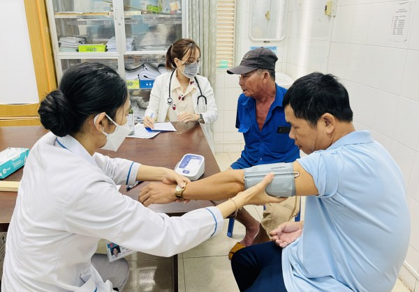 60.000 người ở TP.HCM sẽ được khám chữa bệnh bảo hiểm y tế ngay tại nhà 60.000 người ở TP.HCM sẽ được khám chữa bệnh bảo hiểm y tế ngay tại nhà