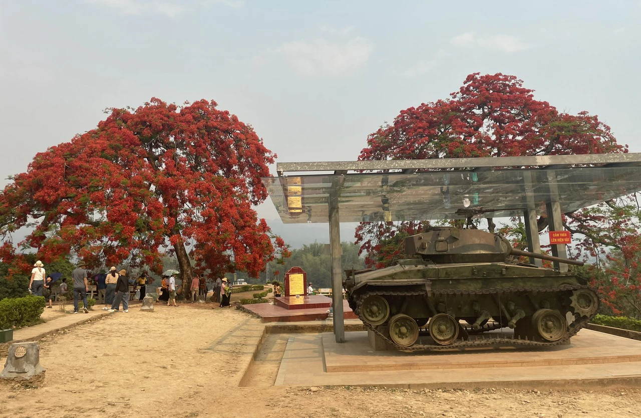 70 năm chiến thắng Điện Biên Phủ: 'Bùn - máu và hoa'