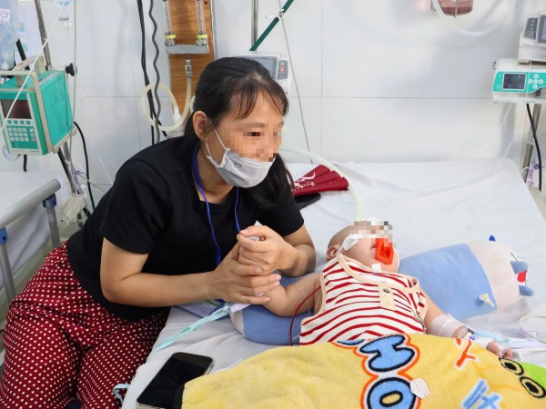 8 ca tay chân miệng tử vong, Thứ trưởng Bộ Y tế vào TP.HCM ngăn 'dịch chồng dịch' 8 ca tay chân miệng tử vong, Thứ trưởng Bộ Y tế vào TP.HCM ngăn 'dịch chồng dịch'