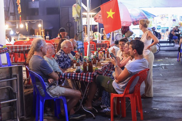 'ADN mở' TP.HCM: Ai trao 'tấm vé đổi đời' cho người nhập cư?