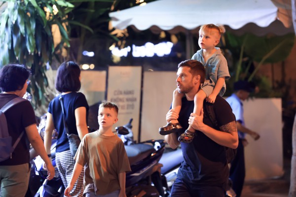 'ADN mở' TP.HCM: Ai trao 'tấm vé đổi đời' cho người nhập cư?