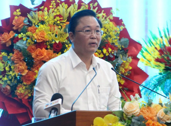 'AI tăng trưởng theo cấp số mũ nhưng các sở ngành vẫn còn đá qua đá lại' 'AI tăng trưởng theo cấp số mũ nhưng các sở ngành vẫn còn đá qua đá lại'