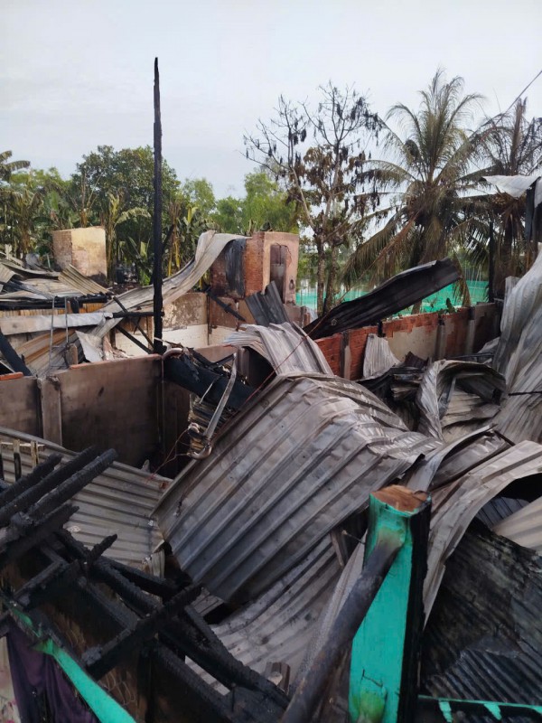 An Giang: Cháy 4 căn nhà, nghi do bất cẩn khi thắp nhang An Giang: Cháy 4 căn nhà, nghi do bất cẩn khi thắp nhang