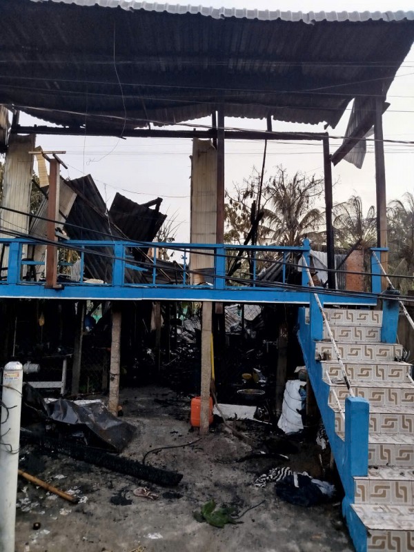 An Giang: Cháy 4 căn nhà, nghi do bất cẩn khi thắp nhang An Giang: Cháy 4 căn nhà, nghi do bất cẩn khi thắp nhang