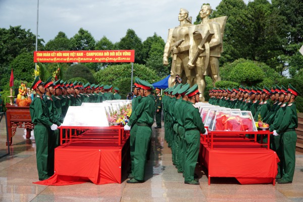 An táng 27 hài cốt liệt sĩ được đưa từ Campuchia về Đắk Lắk