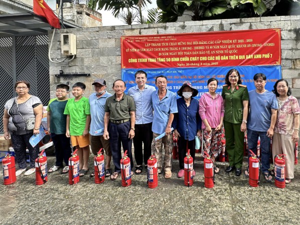 Bà Bùi Thị Lan ở phường Tân Định: 'Dân vận khéo là biết lắng nghe dân' Bà Bùi Thị Lan ở phường Tân Định: 'Dân vận khéo là biết lắng nghe dân'