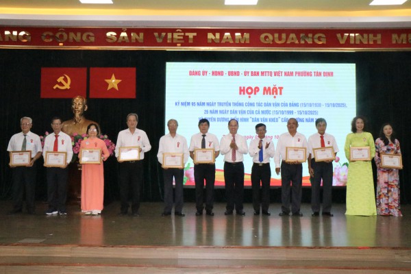 Bà Bùi Thị Lan ở phường Tân Định: 'Dân vận khéo là biết lắng nghe dân' Bà Bùi Thị Lan ở phường Tân Định: 'Dân vận khéo là biết lắng nghe dân'