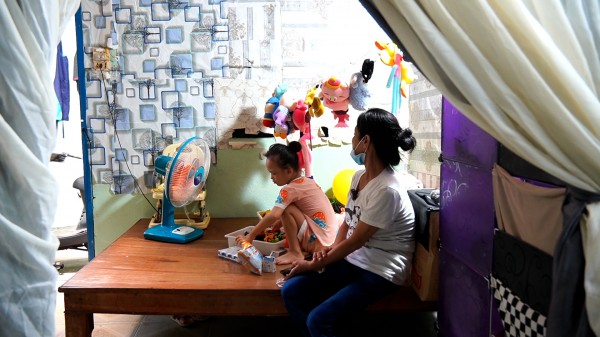 Bà ngoại thất nghiệp chăm cháu mồ côi ở TP.HCM: Mong có mái ấm cưu mang Bà ngoại thất nghiệp chăm cháu mồ côi ở TP.HCM: Mong có mái ấm cưu mang