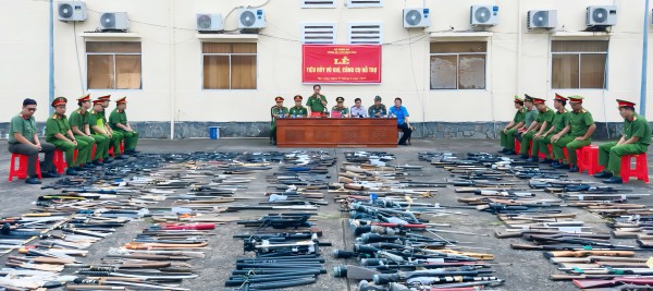 Bạc Liêu: Tiêu hủy hơn 1.300 vũ khí, công cụ hỗ trợ Bạc Liêu: Tiêu hủy hơn 1.300 vũ khí, công cụ hỗ trợ