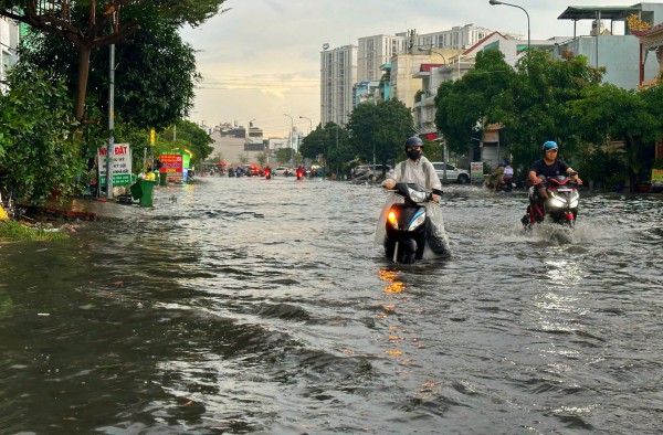 Bắc bộ, Nam bộ đón đợt mưa dài ngày, cảnh báo mưa cường suất lớn