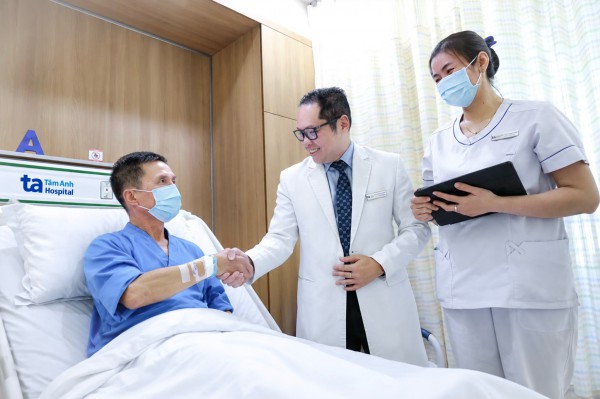 Bác sĩ Bệnh viện Tâm Anh lập kỷ lục Việt Nam số ca phẫu thuật bằng robot Bác sĩ Bệnh viện Tâm Anh lập kỷ lục Việt Nam số ca phẫu thuật bằng robot