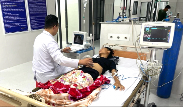 Bác sĩ bay gấp ra đặc khu Côn Đảo điều trị bệnh nhân tai nạn giao thông