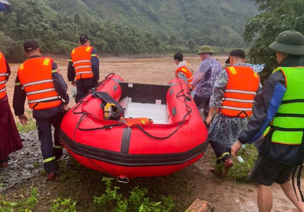 Bác thông tin tìm thấy tài xế bị lũ cuốn mất tích khi vượt ngầm tràn Bác thông tin tìm thấy tài xế bị lũ cuốn mất tích khi vượt ngầm tràn
