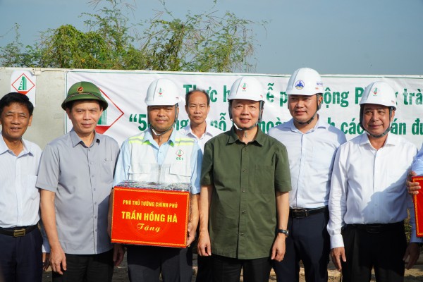 Bằng mọi giá, phải đưa cao tốc Cần Thơ - Cà Mau về đích năm 2025