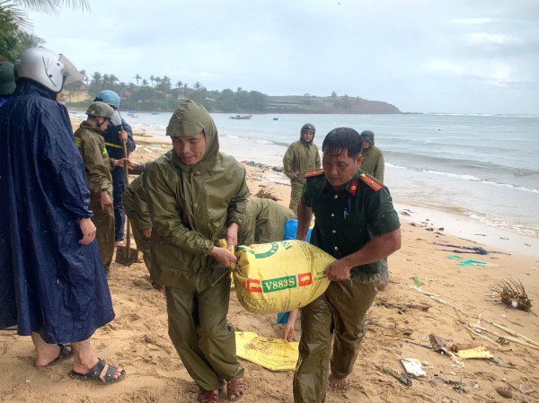 Bão Kalmaegi đổ bộ đất liền Bão Kalmaegi đổ bộ đất liền