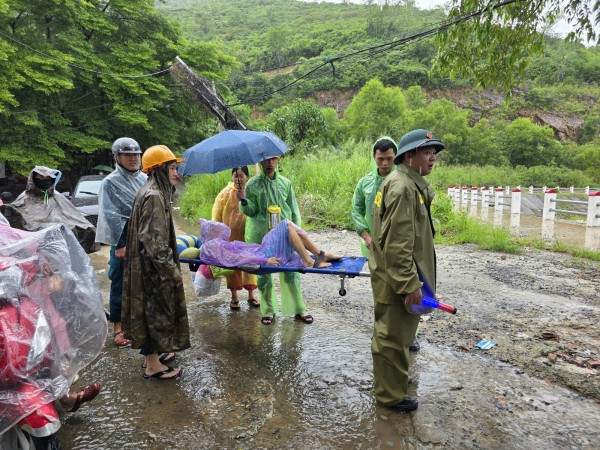 Bão Kalmaegi đổ bộ đất liền Bão Kalmaegi đổ bộ đất liền