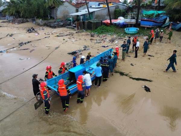 Bão Kalmaegi đổ bộ đất liền Bão Kalmaegi đổ bộ đất liền