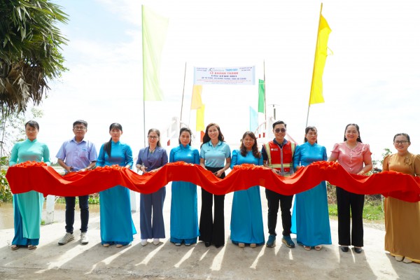 Báo Thanh Niên khánh thành cây cầu mơ ước tại vùng biên giới Giang Thành Báo Thanh Niên khánh thành cây cầu mơ ước tại vùng biên giới Giang Thành