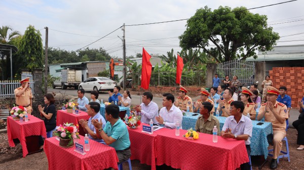 Báo Thanh Niên khởi công 2 căn nhà nhân ái tại tỉnh Đồng Nai Báo Thanh Niên khởi công 2 căn nhà nhân ái tại tỉnh Đồng Nai