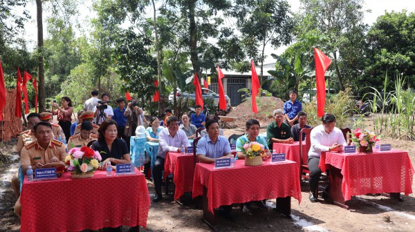 Báo Thanh Niên khởi công 2 căn nhà nhân ái tại tỉnh Đồng Nai Báo Thanh Niên khởi công 2 căn nhà nhân ái tại tỉnh Đồng Nai